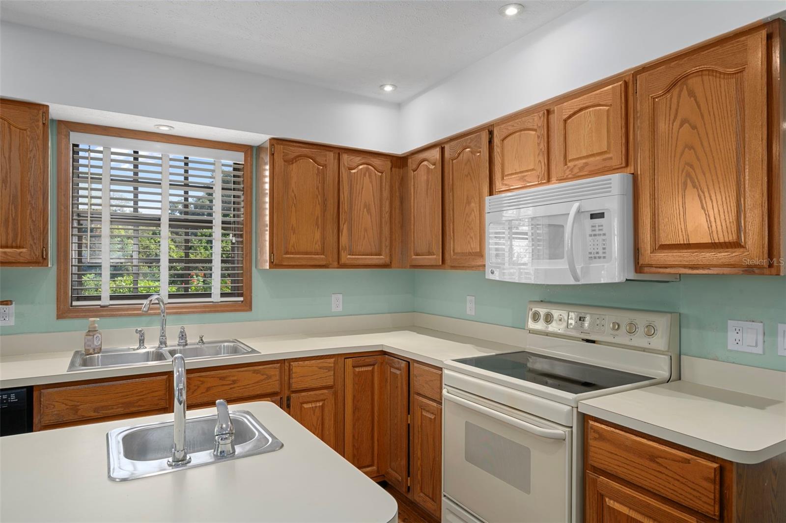 AUTUMN OAKS - Residential