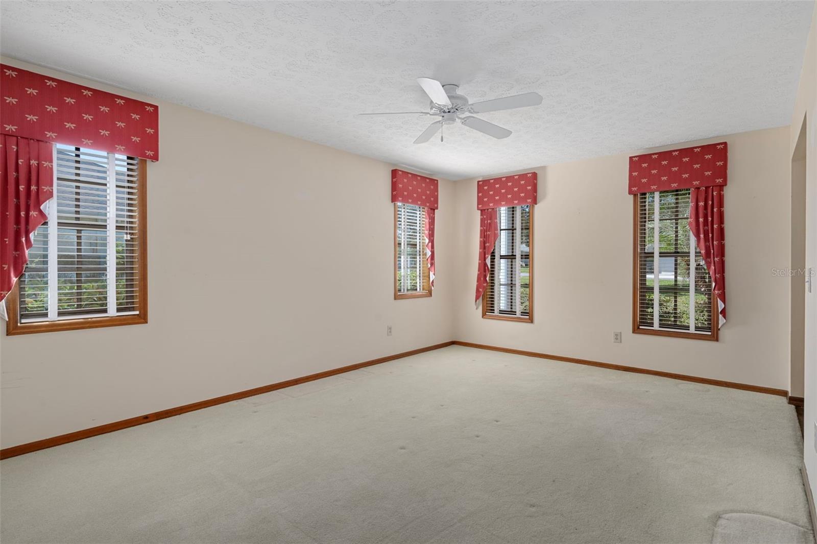 AUTUMN OAKS - Residential