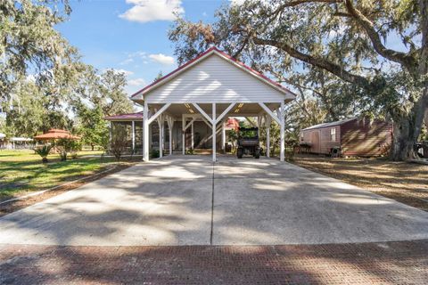 A home in PLANT CITY