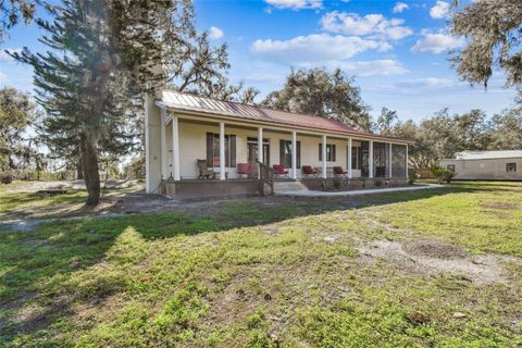 A home in PLANT CITY