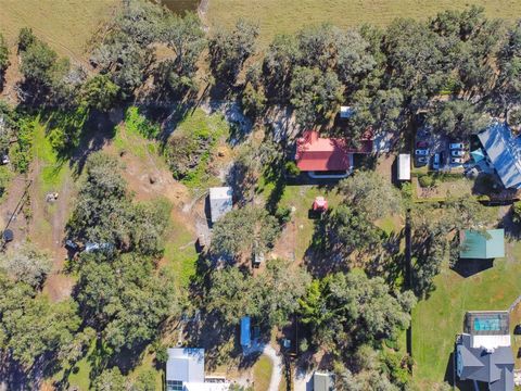 A home in PLANT CITY