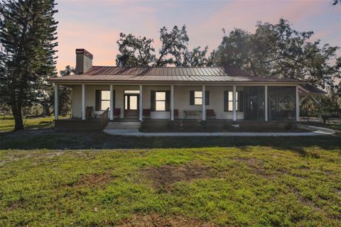 A home in PLANT CITY