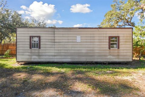 A home in PLANT CITY