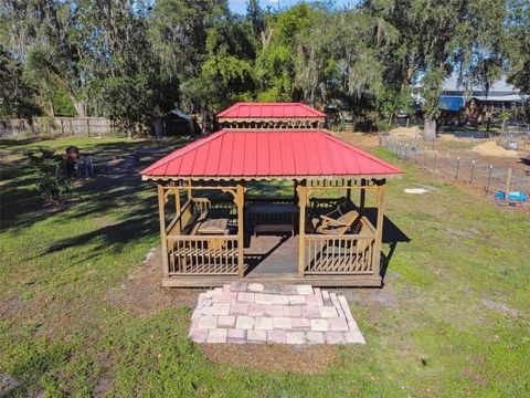 A home in PLANT CITY