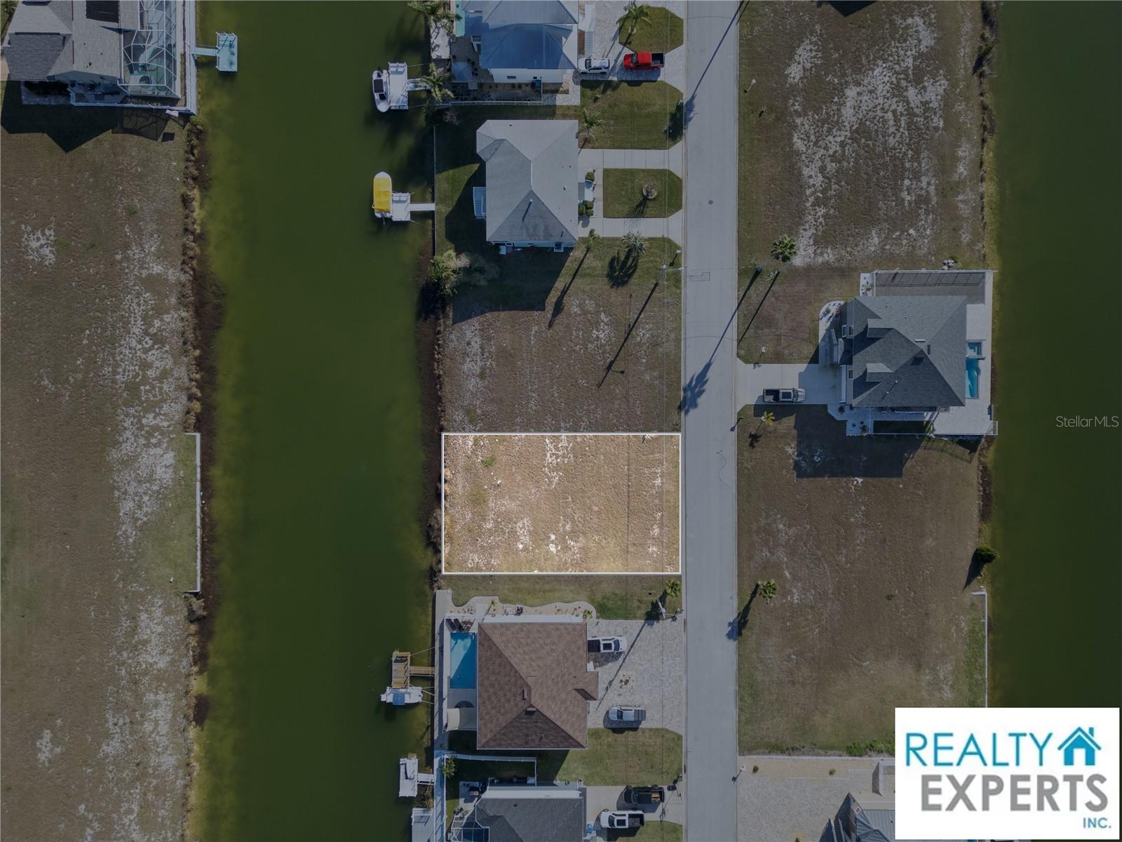Build Your Dream Home in Paradise!
Wake up every day to breathtaking views in this prime canal-front lot located in the deed-restricted community of Hernando Beach South. This cleared 75 ft X 100 ft lot with rear northern exposure is perfect for a multi-story home, offering unobstructed views of the Gulf of Mexico. Enjoy direct water access with a nearby boat lift, allowing for a quick and scenic cruise to open waters. Whether you are looking for a serene retreat or a boater's paradise, this lot is ready for your vision. Don't miss this opportunity to build in one of Florida's hidden gems! Popular local attractions are minutes away like Pine Island Beach, Weeki Wachee Springs State Park, Rogers Park and Linda Pedersen Park, some of the best restaurants are within 2 miles. Live your best life on the water today. Owner financing may be an option depending on the terms.