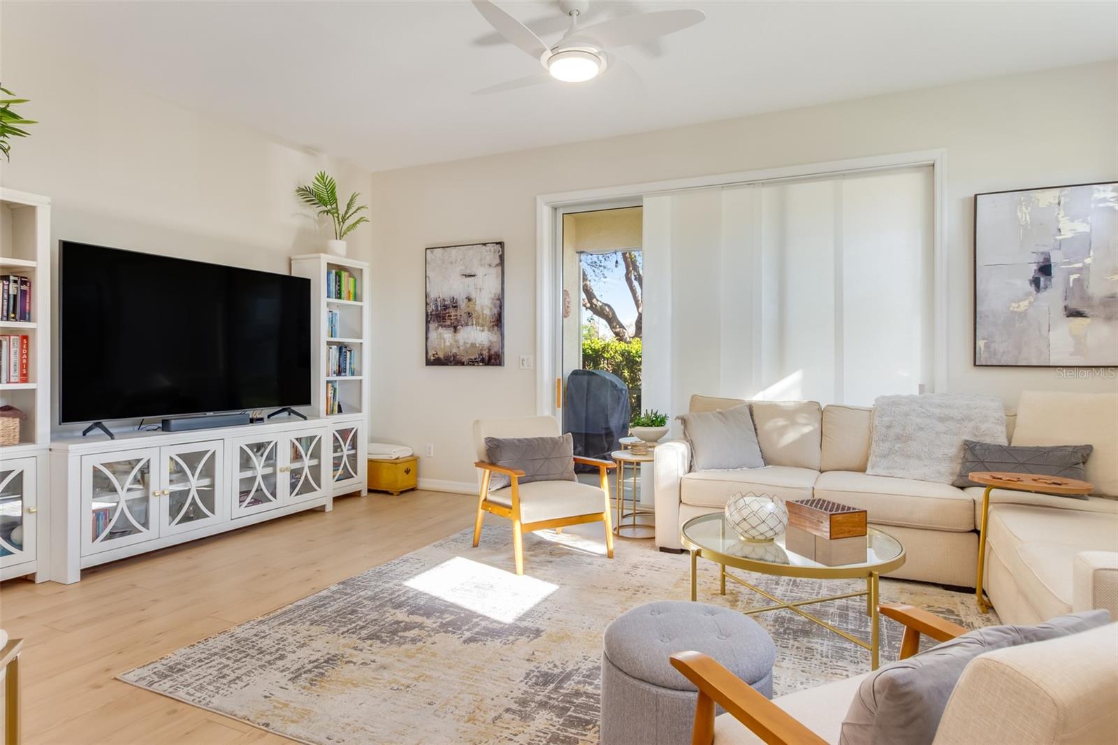 TOWNS AT LAKESIDE - Residential