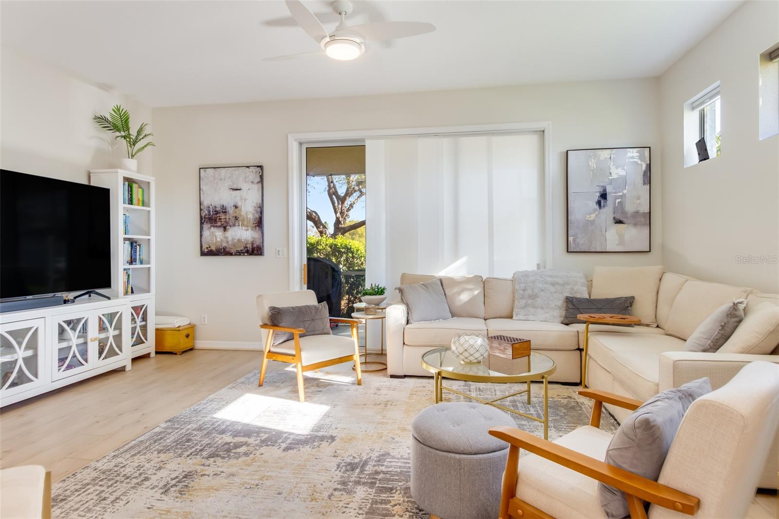 TOWNS AT LAKESIDE - Residential