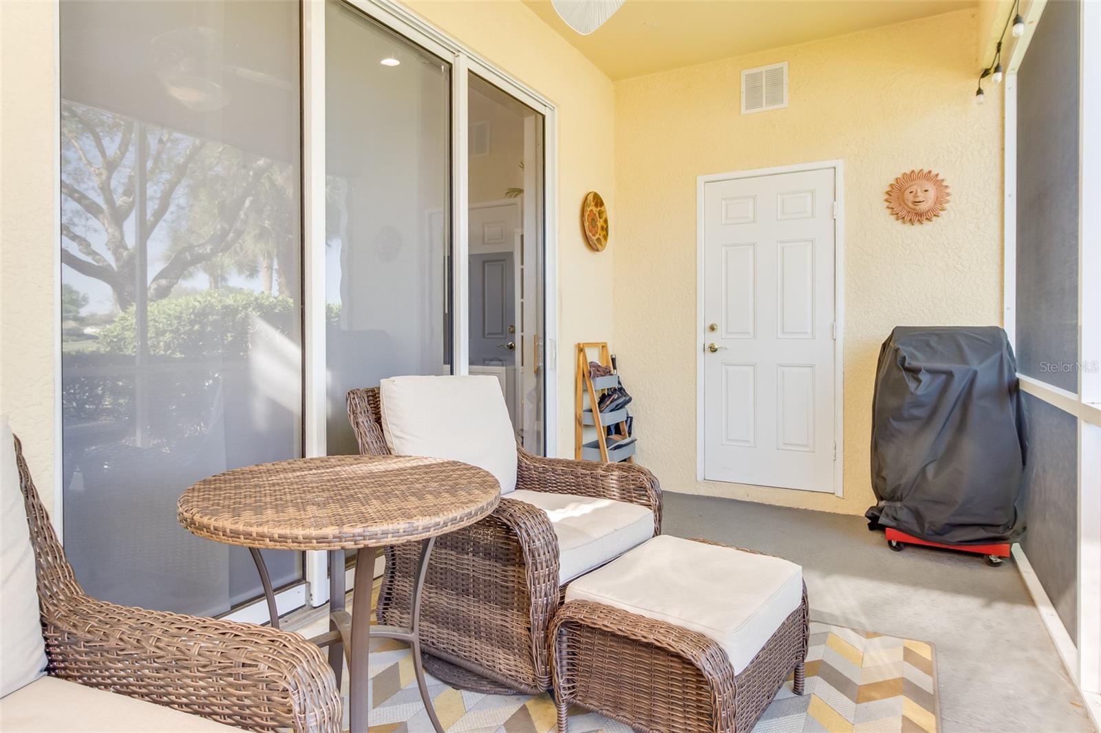 TOWNS AT LAKESIDE - Residential