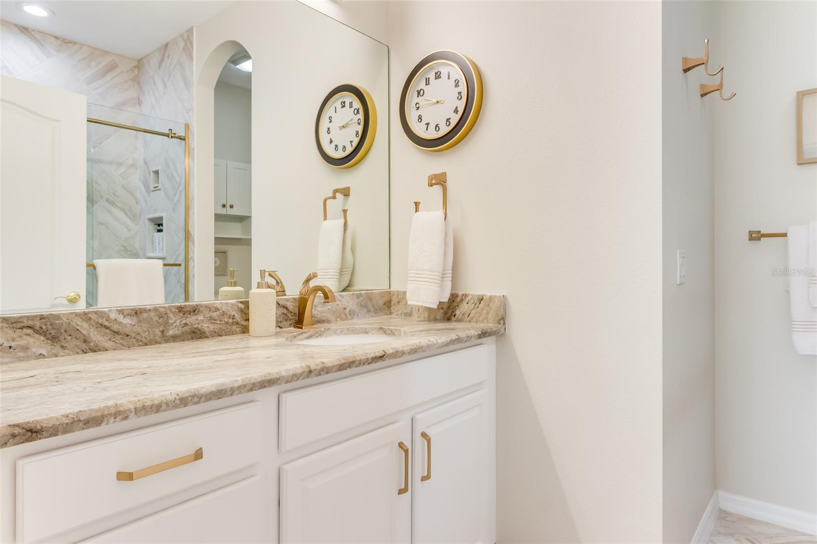 TOWNS AT LAKESIDE - Residential