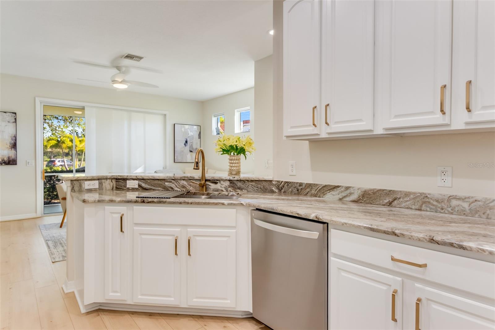 TOWNS AT LAKESIDE - Residential