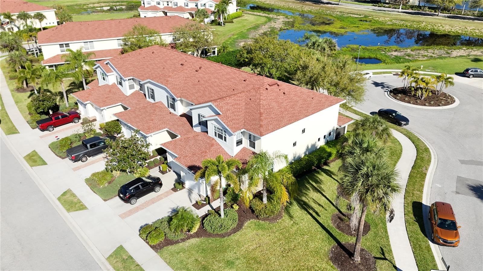 TOWNS AT LAKESIDE - Residential