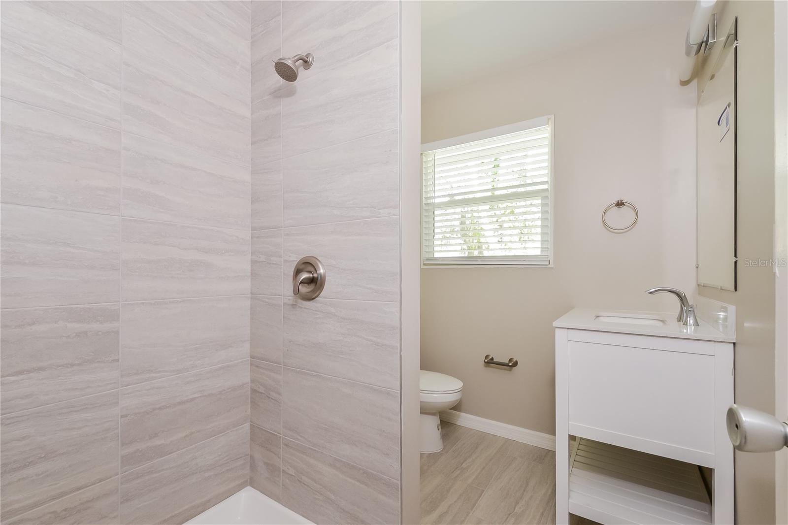 SARASOTA VENICE CO 09 37 18 - Residential Lease