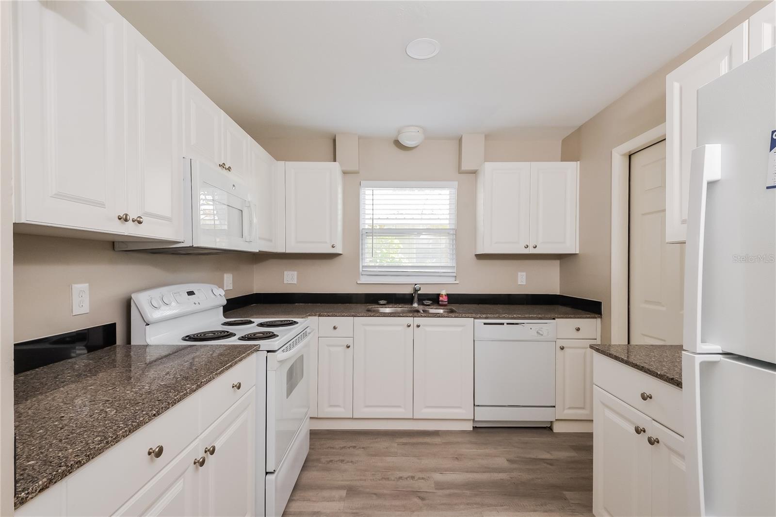 SARASOTA VENICE CO 09 37 18 - Residential Lease