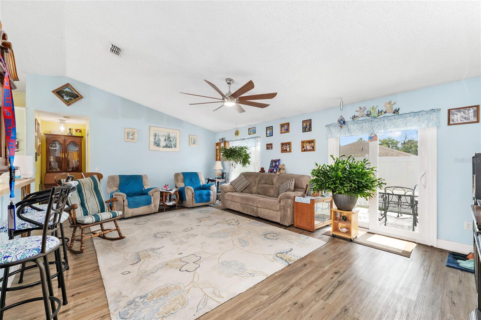 124 OAK CIRCLE