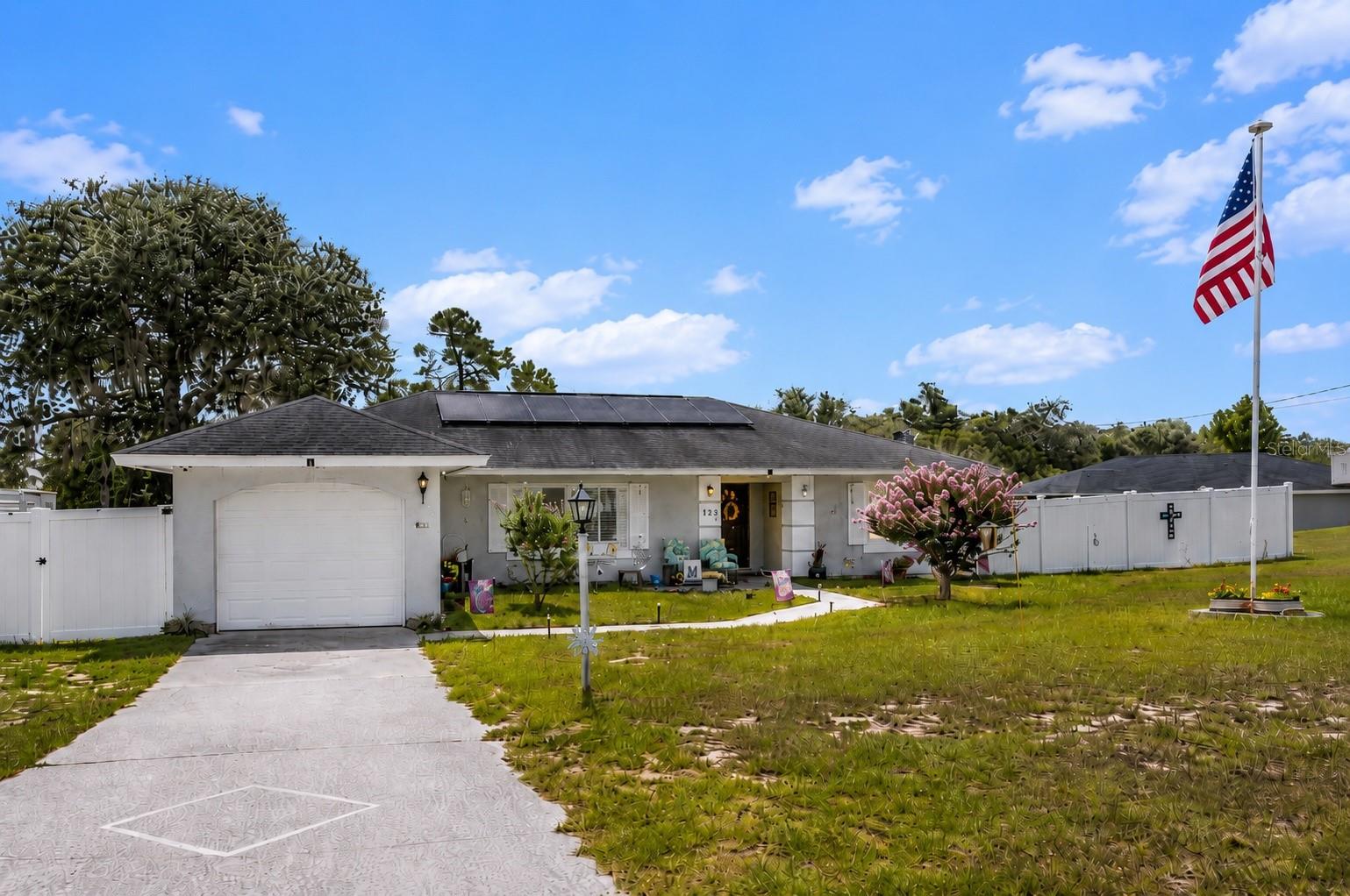 124 OAK CIRCLE