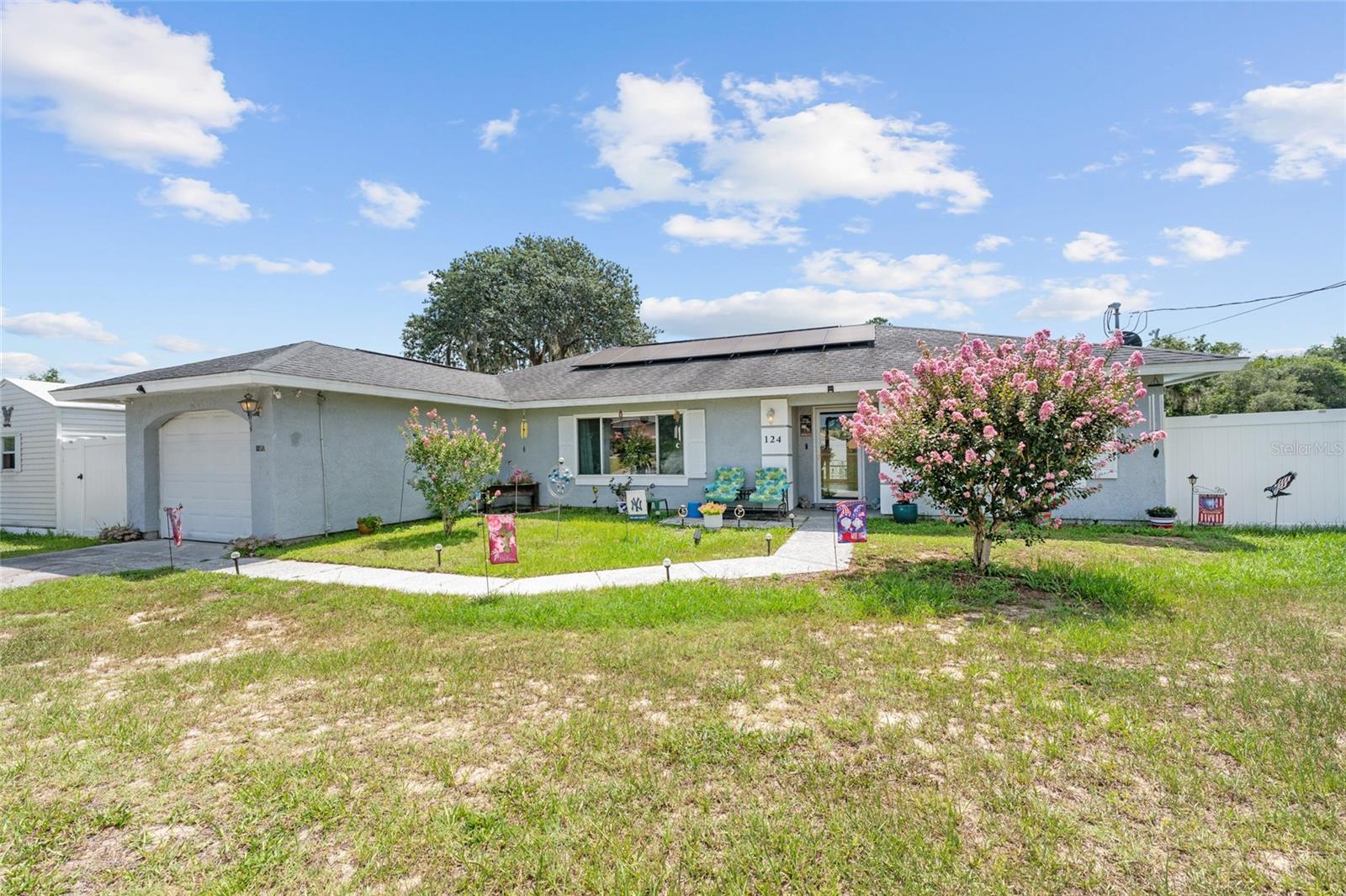 124 OAK CIRCLE