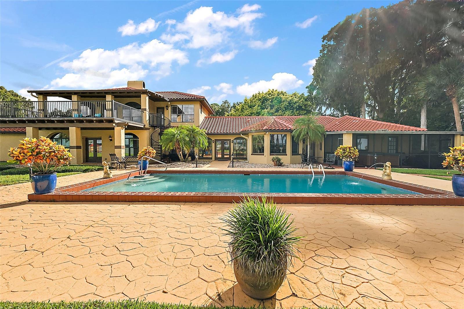 SQUIRREL POINT - Residential