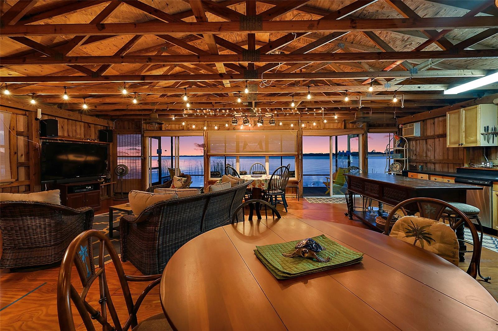 SQUIRREL POINT - Residential