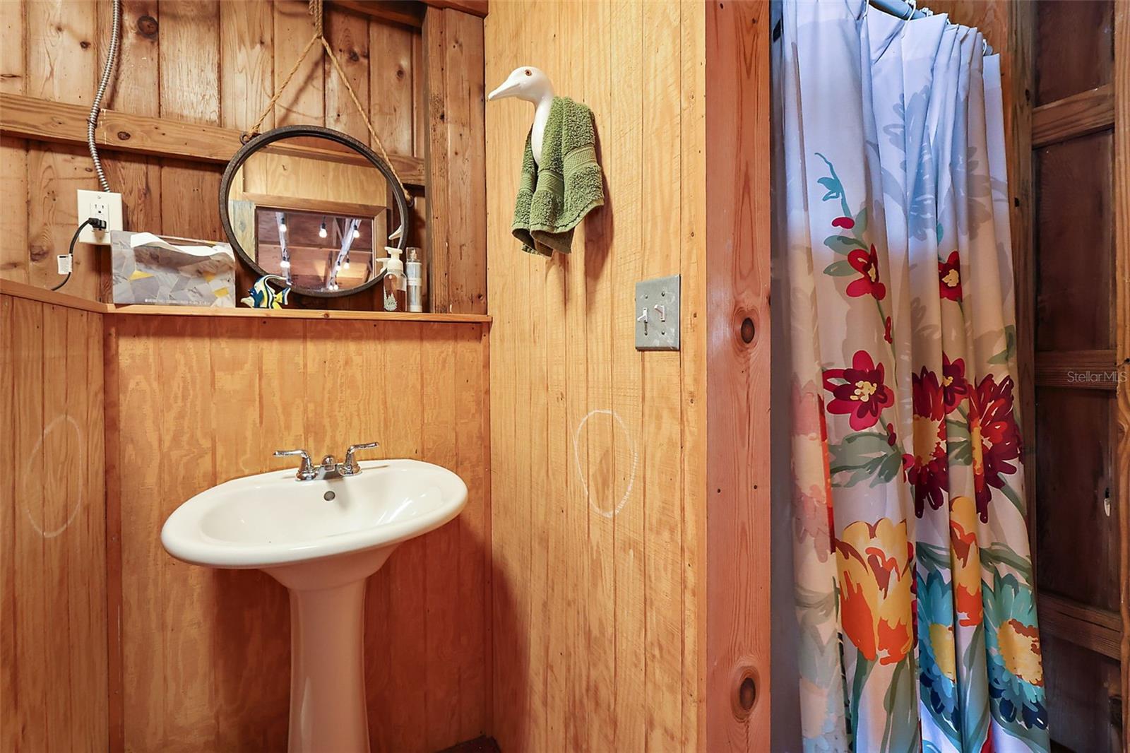 SQUIRREL POINT - Residential