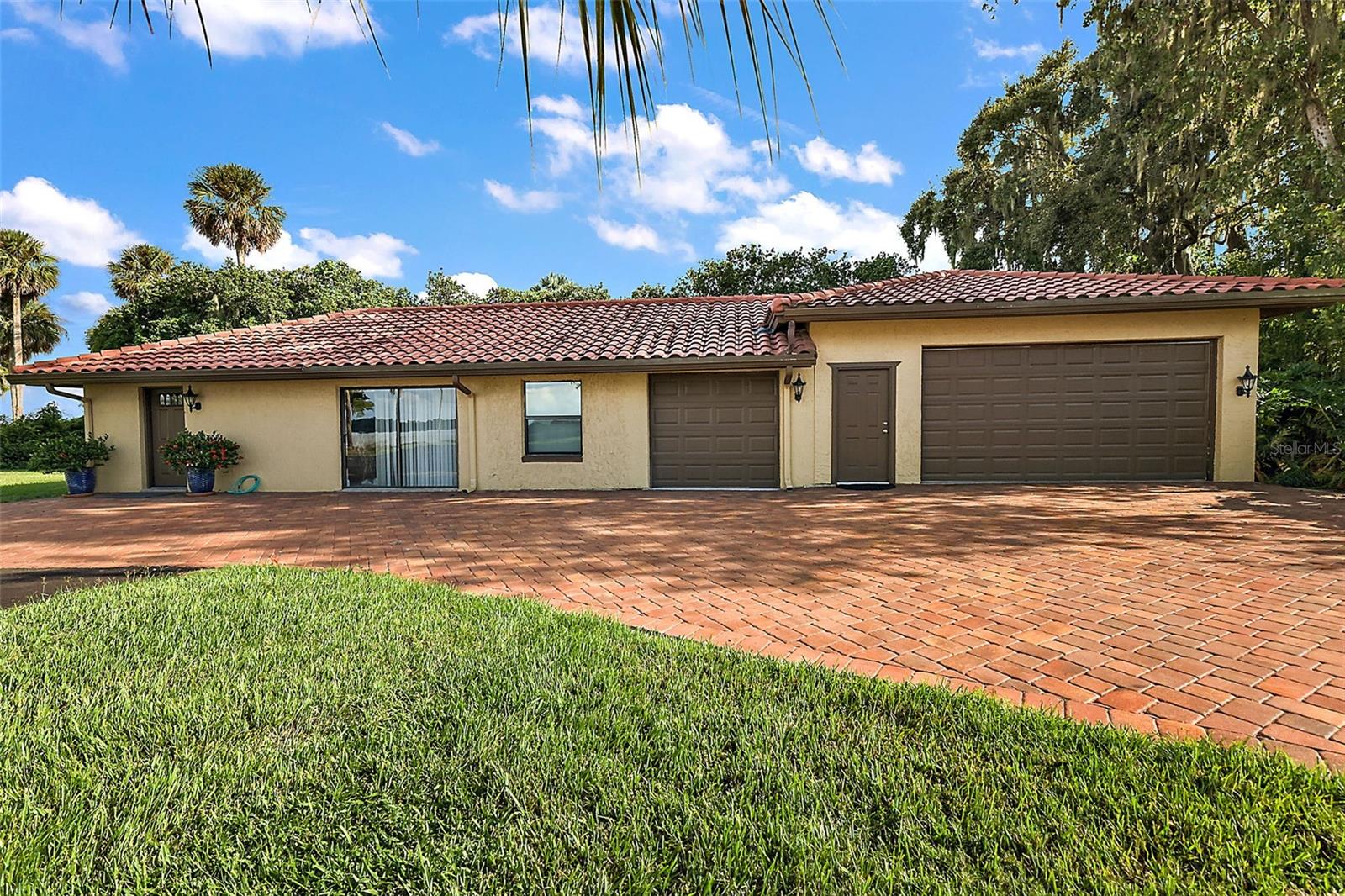 SQUIRREL POINT - Residential