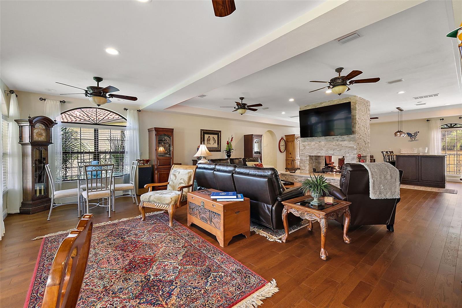 SQUIRREL POINT - Residential