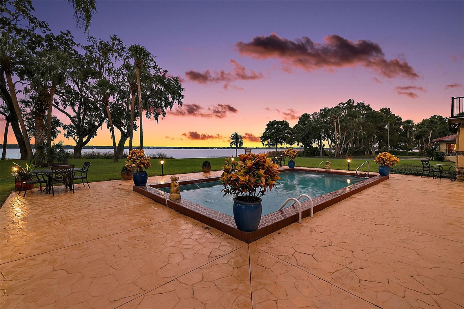 SQUIRREL POINT - Residential