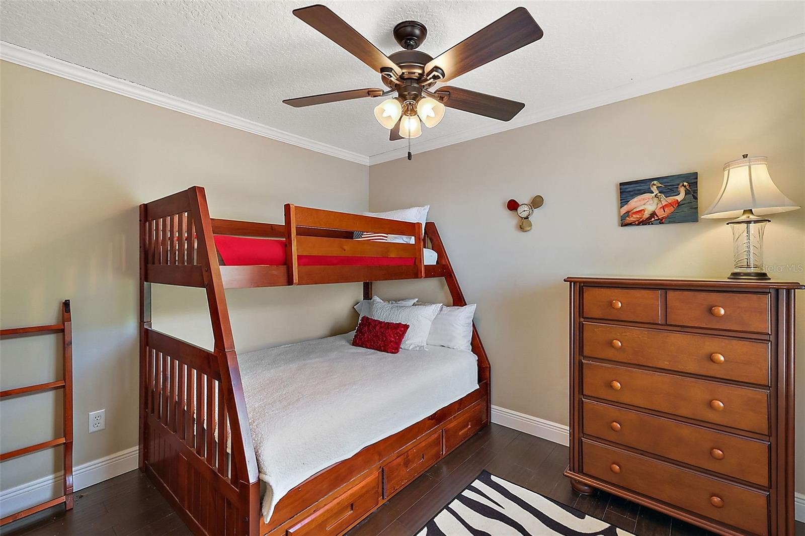 SQUIRREL POINT - Residential