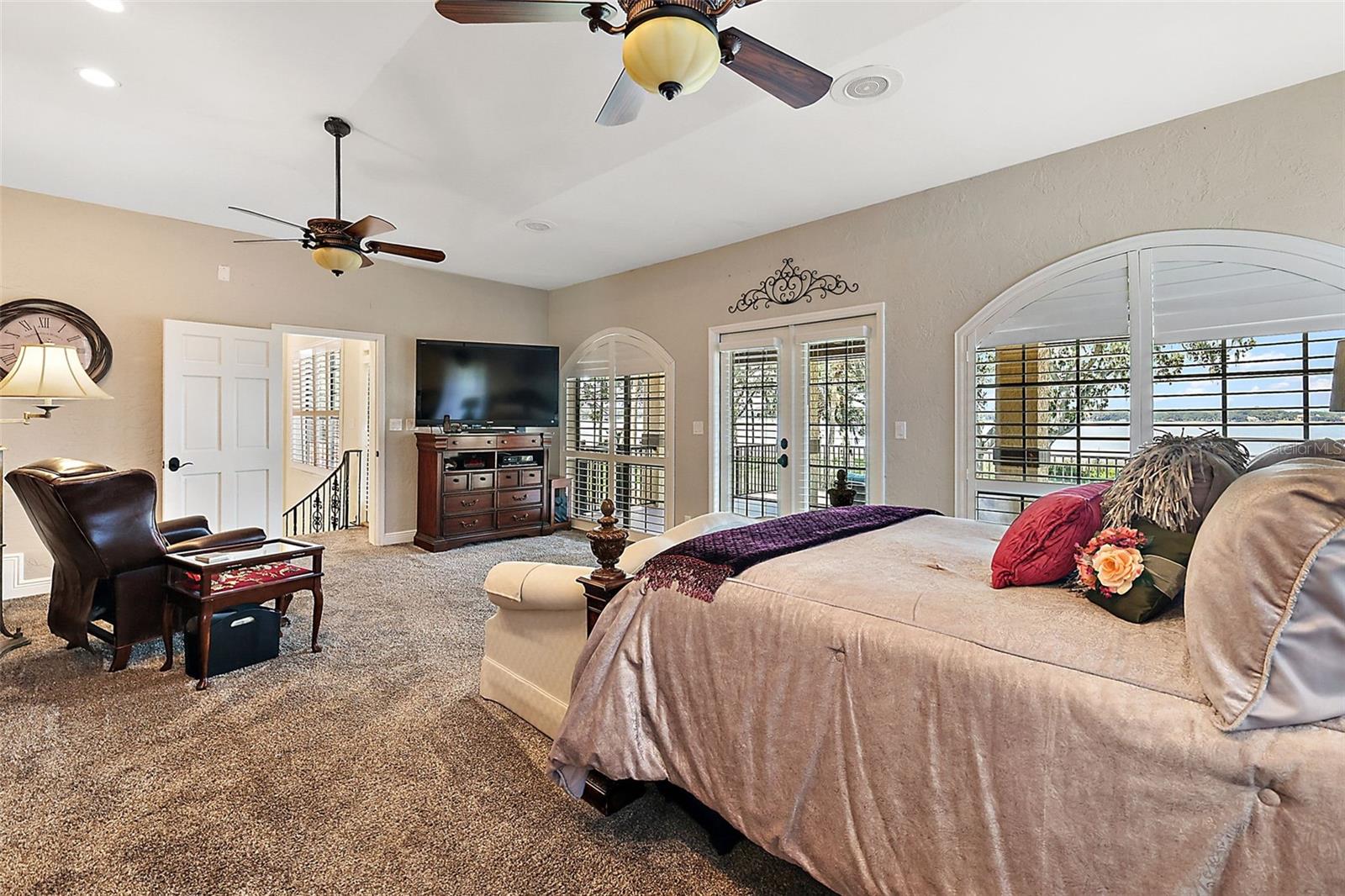 SQUIRREL POINT - Residential