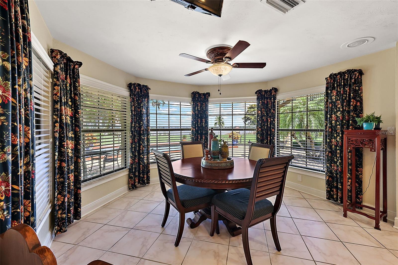 SQUIRREL POINT - Residential