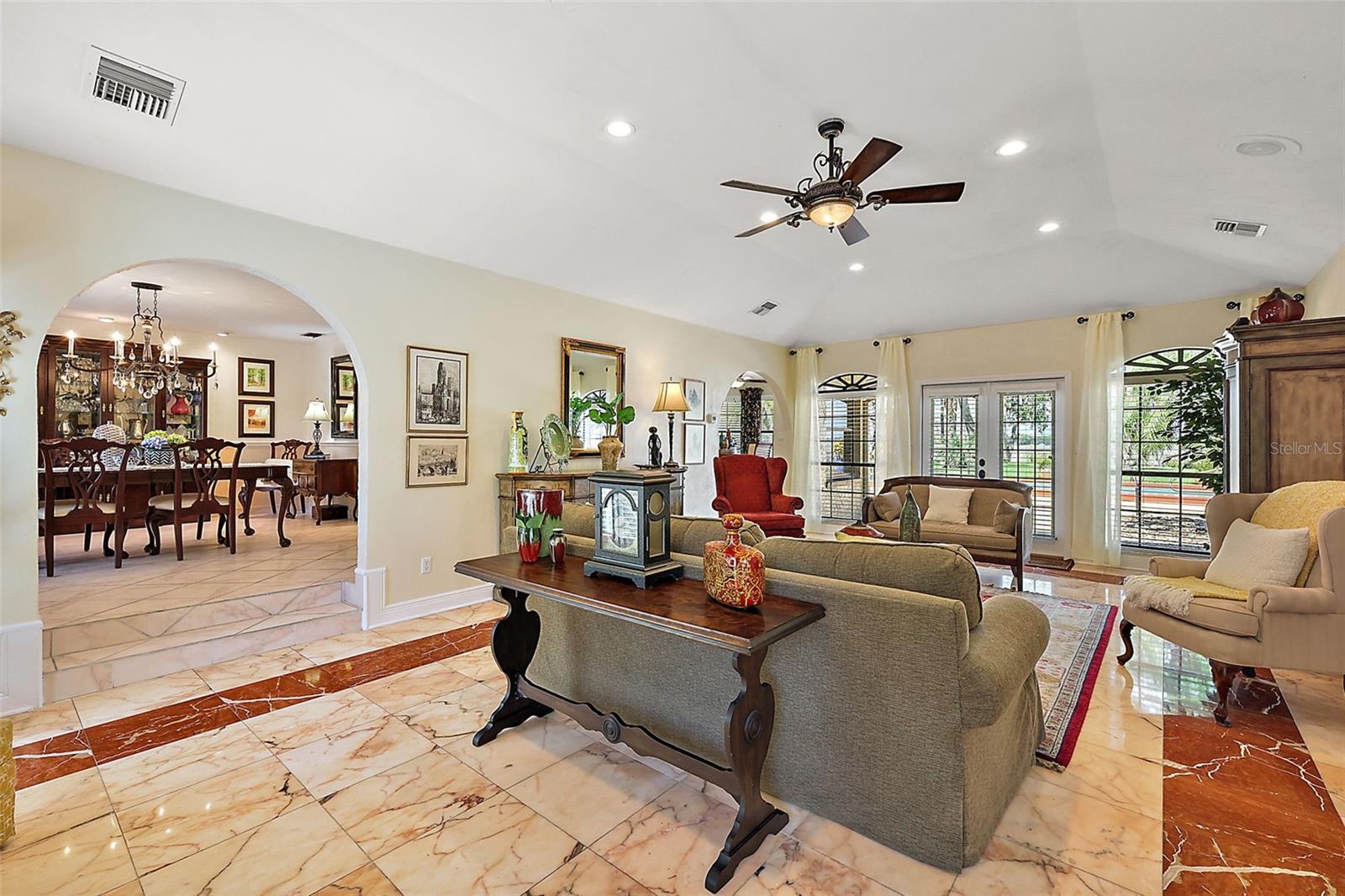 SQUIRREL POINT - Residential