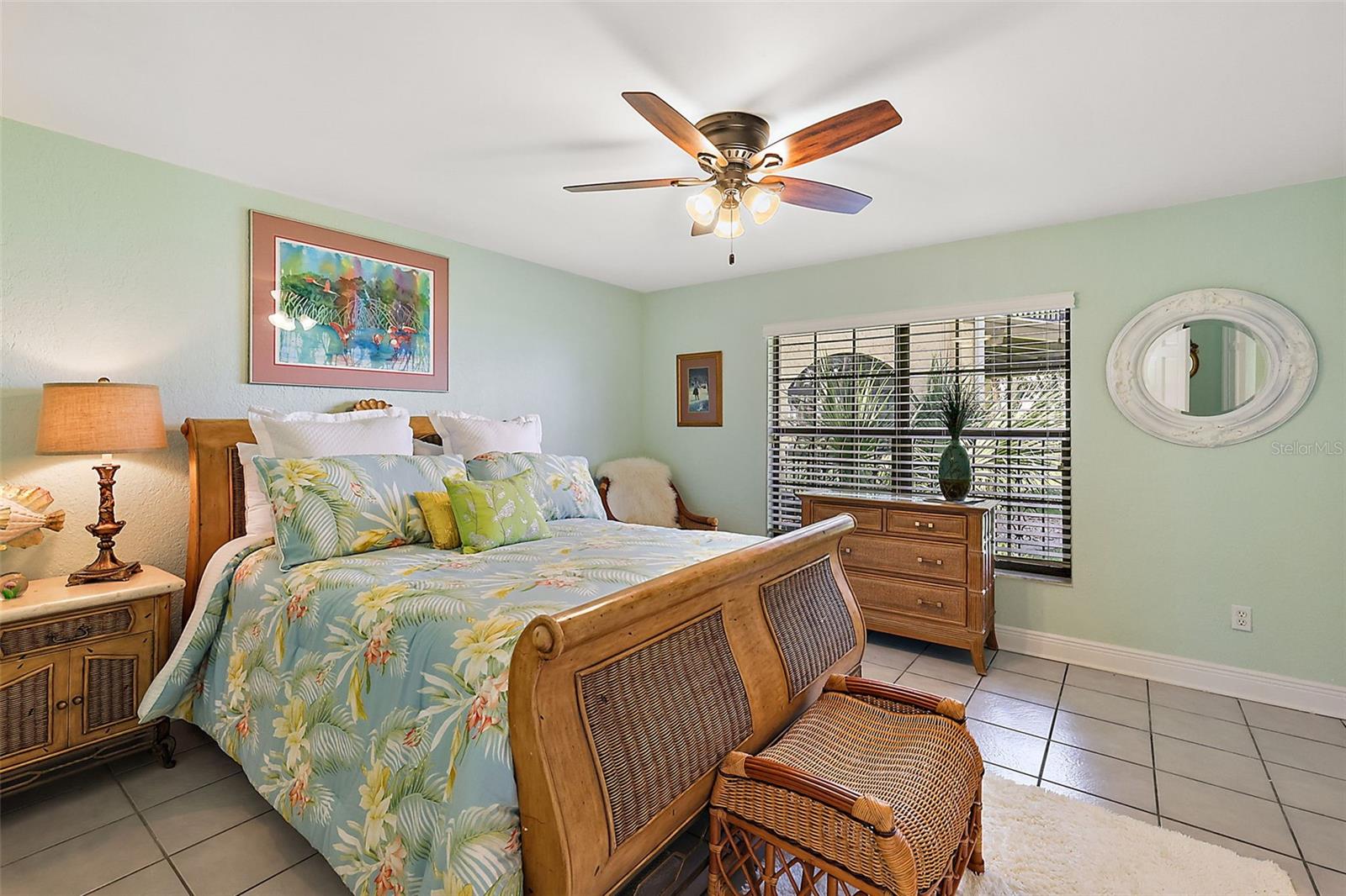 SQUIRREL POINT - Residential