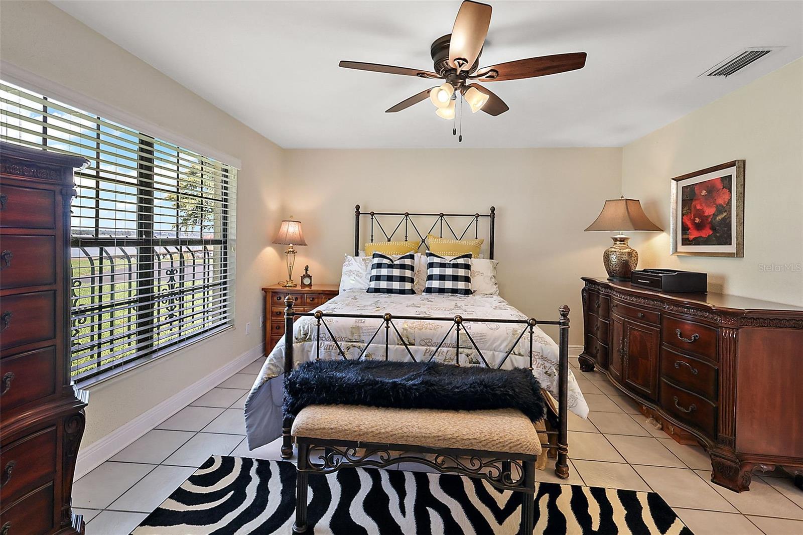 SQUIRREL POINT - Residential