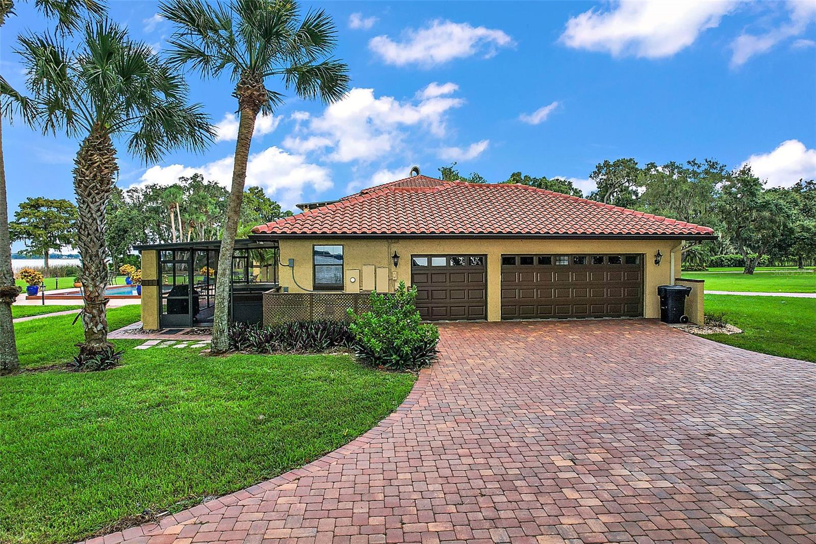 SQUIRREL POINT - Residential