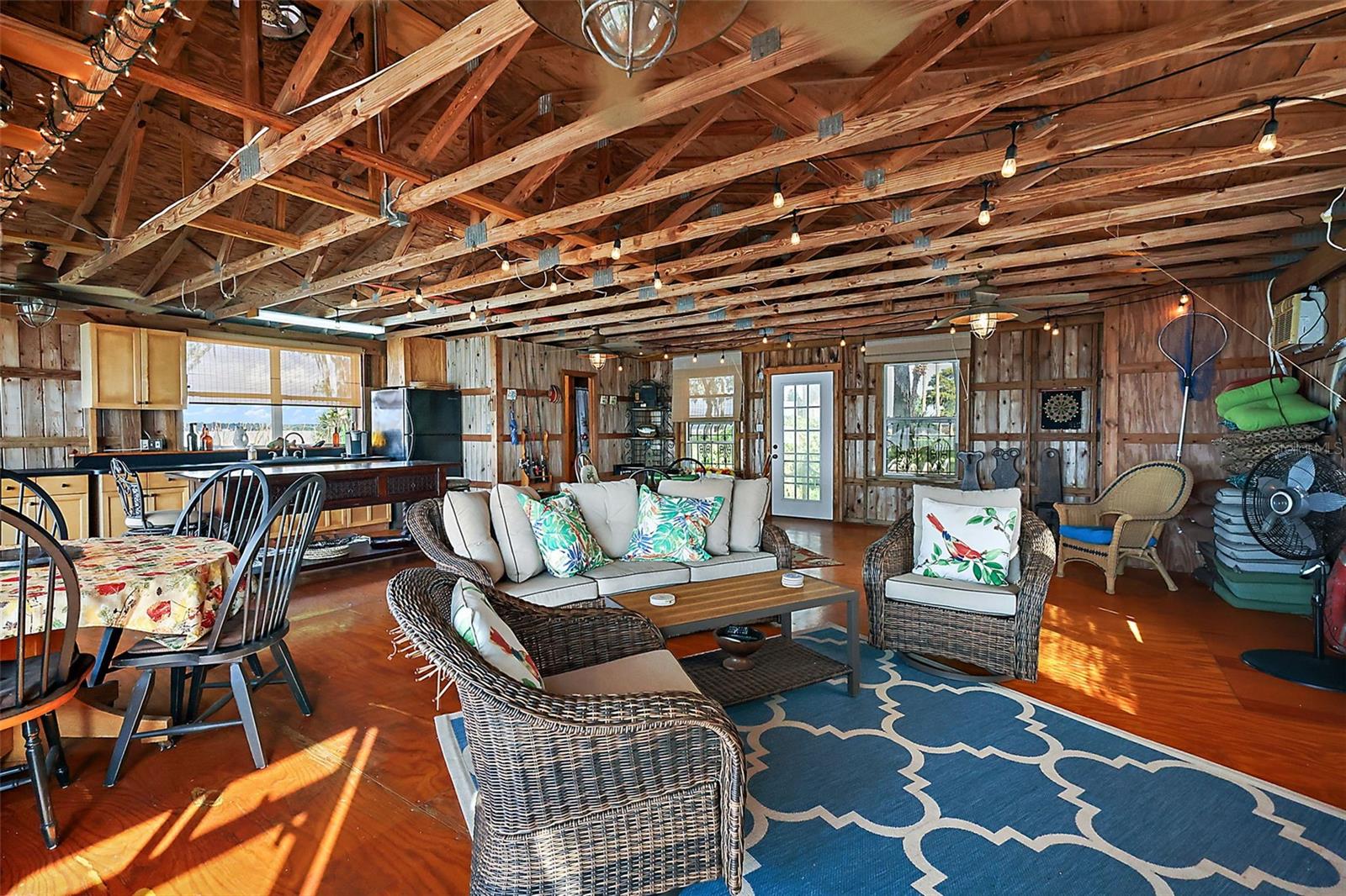 SQUIRREL POINT - Residential