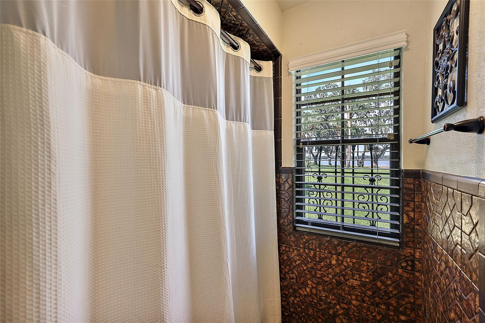 SQUIRREL POINT - Residential