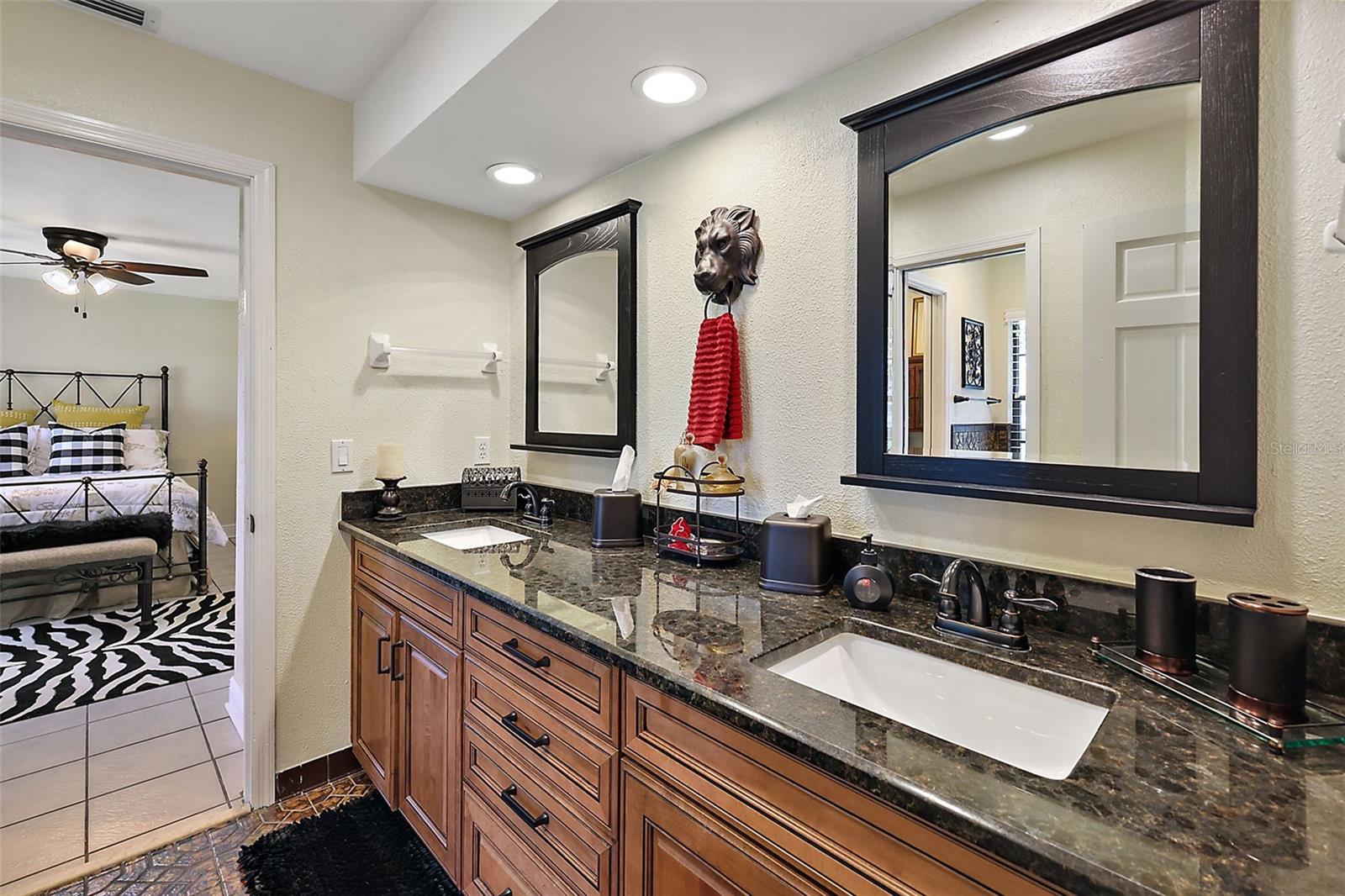 SQUIRREL POINT - Residential