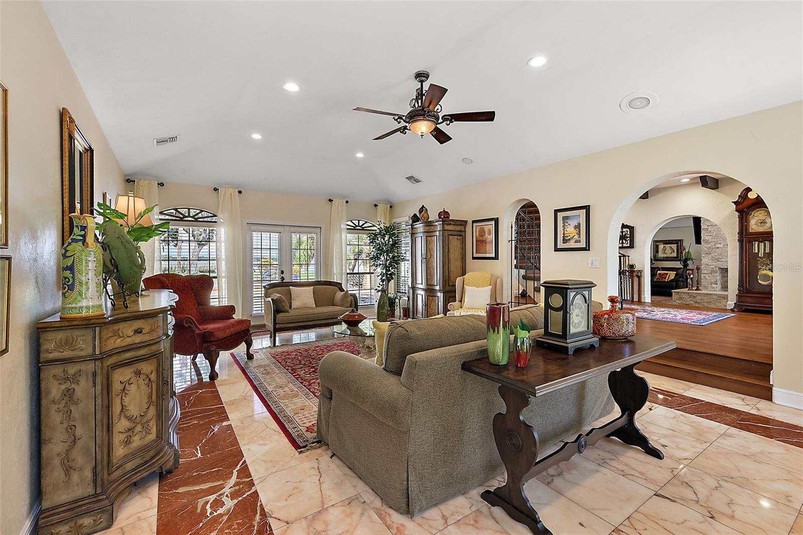 SQUIRREL POINT - Residential