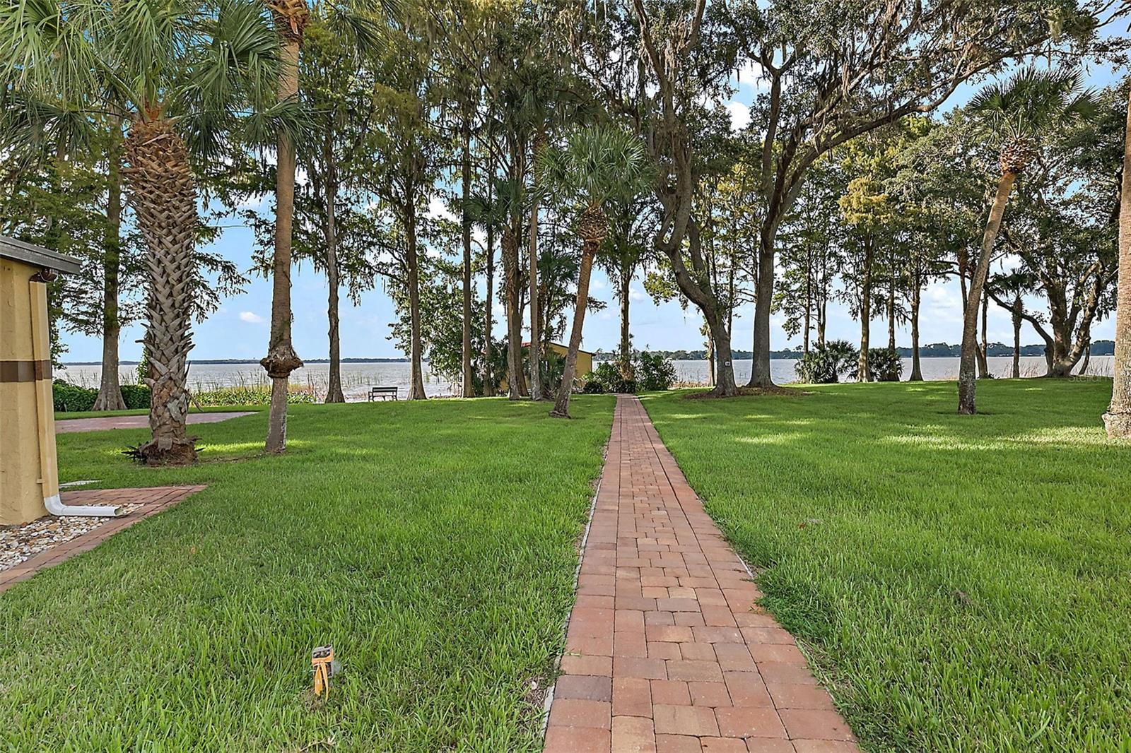 SQUIRREL POINT - Residential