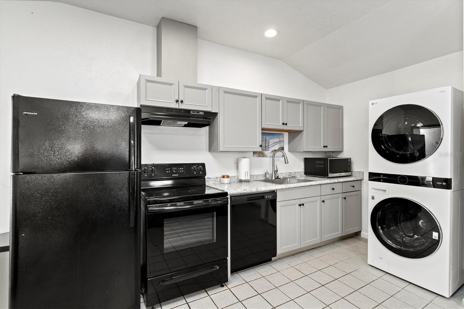 RINGLING BLVD SUB - Residential Lease