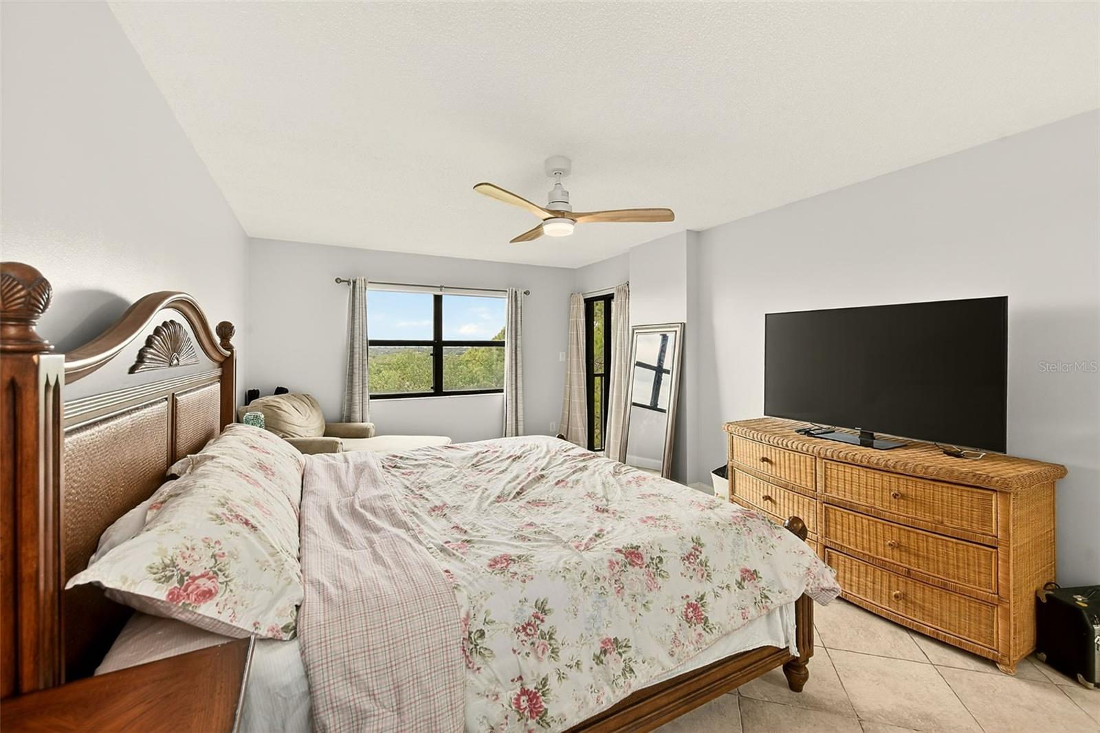 ISLAND VIEW SOUTH CONDO - Residential