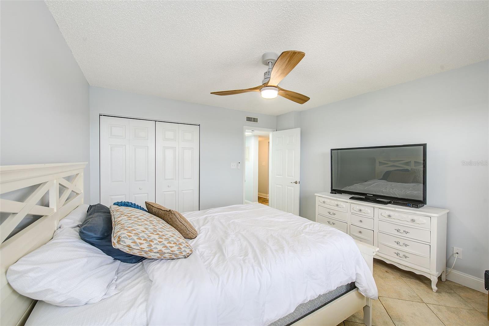 ISLAND VIEW SOUTH CONDO - Residential