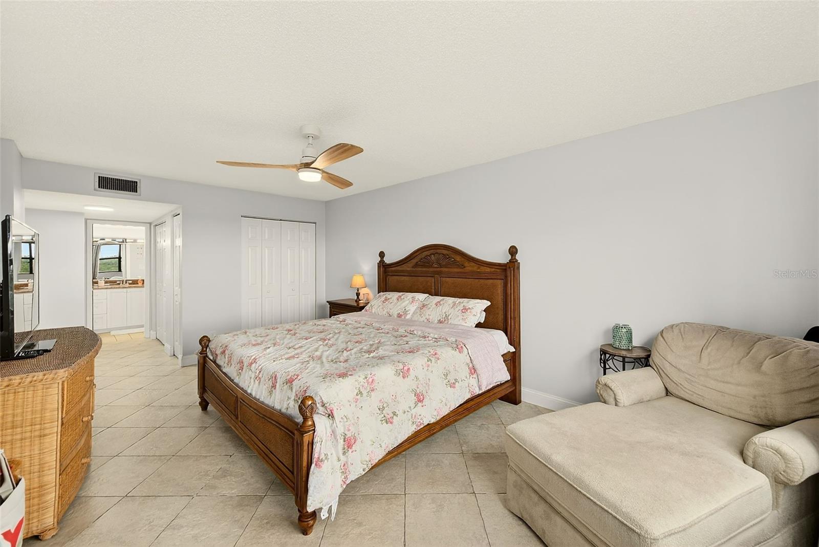 ISLAND VIEW SOUTH CONDO - Residential