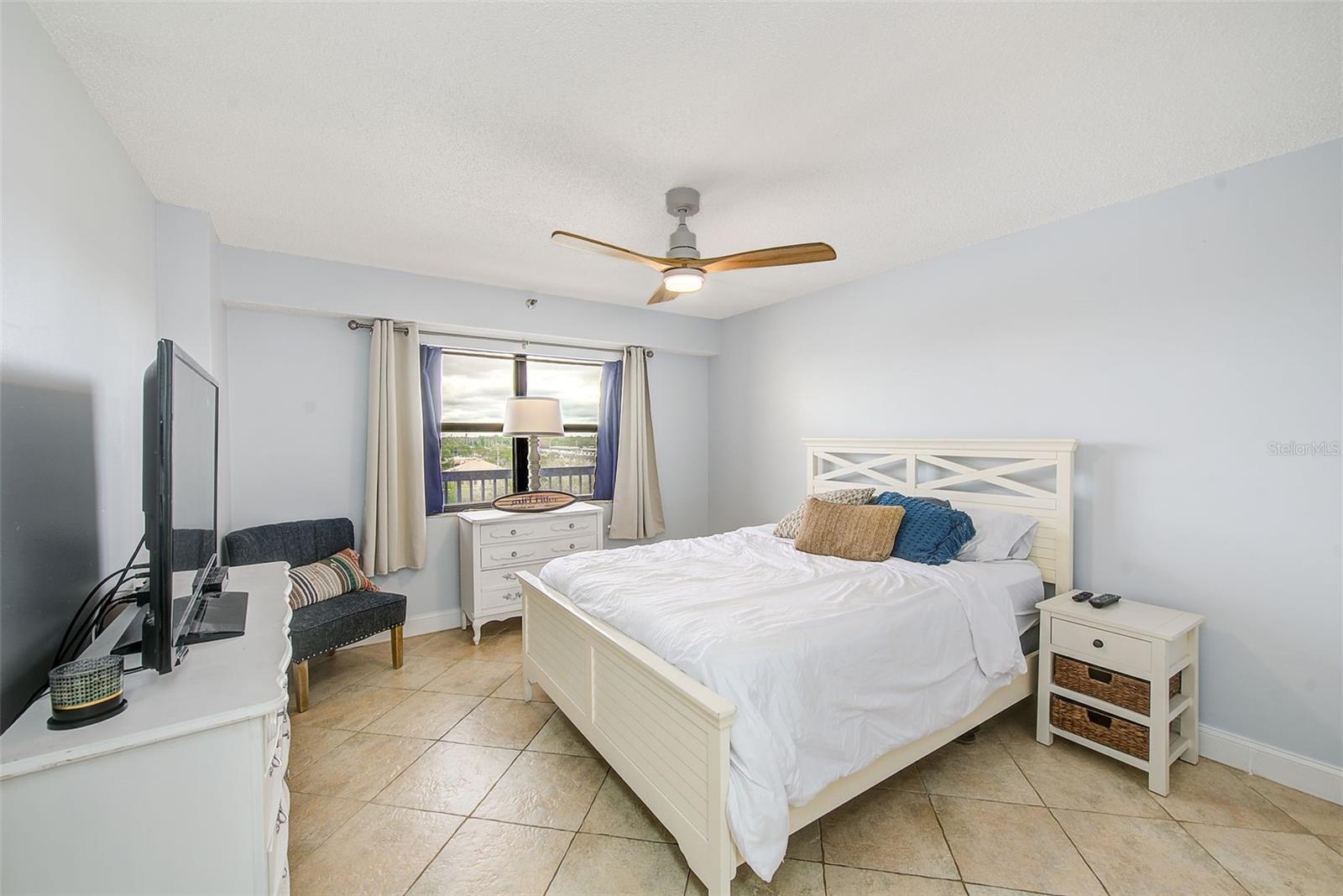 ISLAND VIEW SOUTH CONDO - Residential