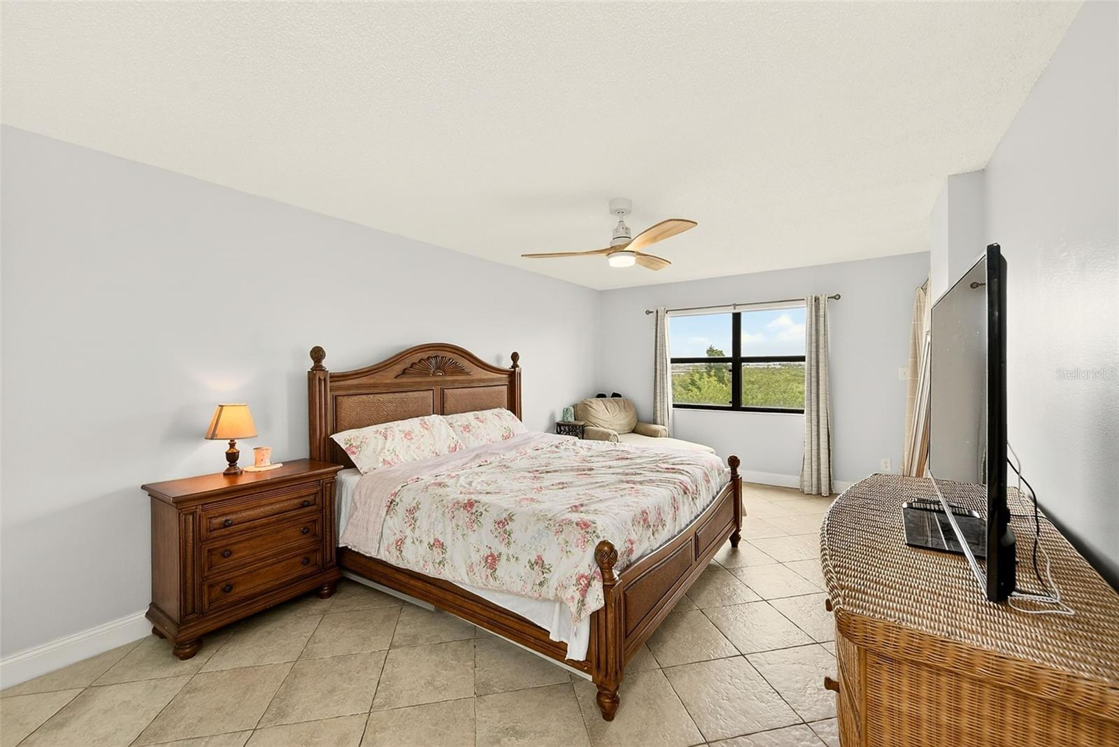 ISLAND VIEW SOUTH CONDO - Residential