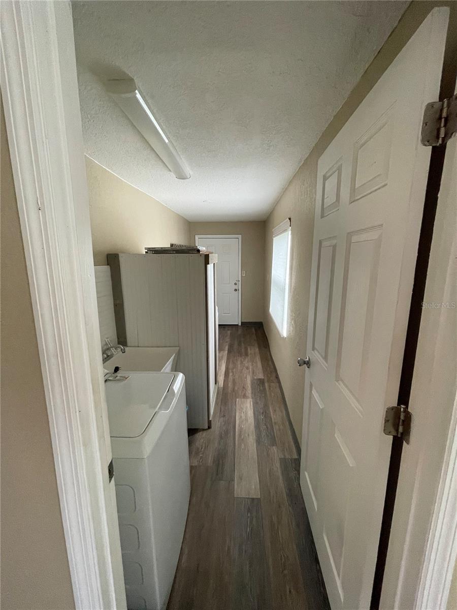 EL RANCHO PARK ADD BLK B - Residential