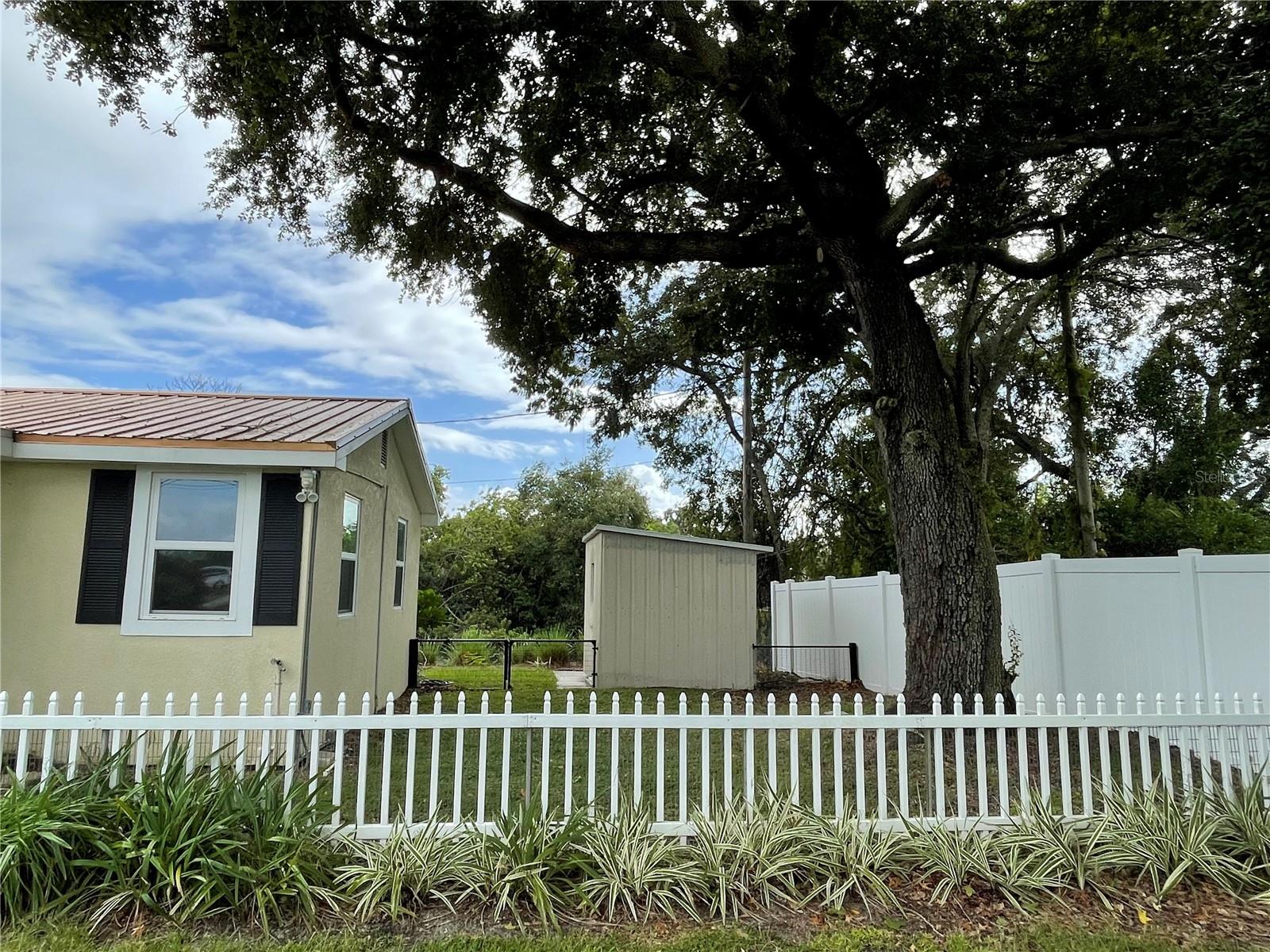 EL RANCHO PARK ADD BLK B - Residential