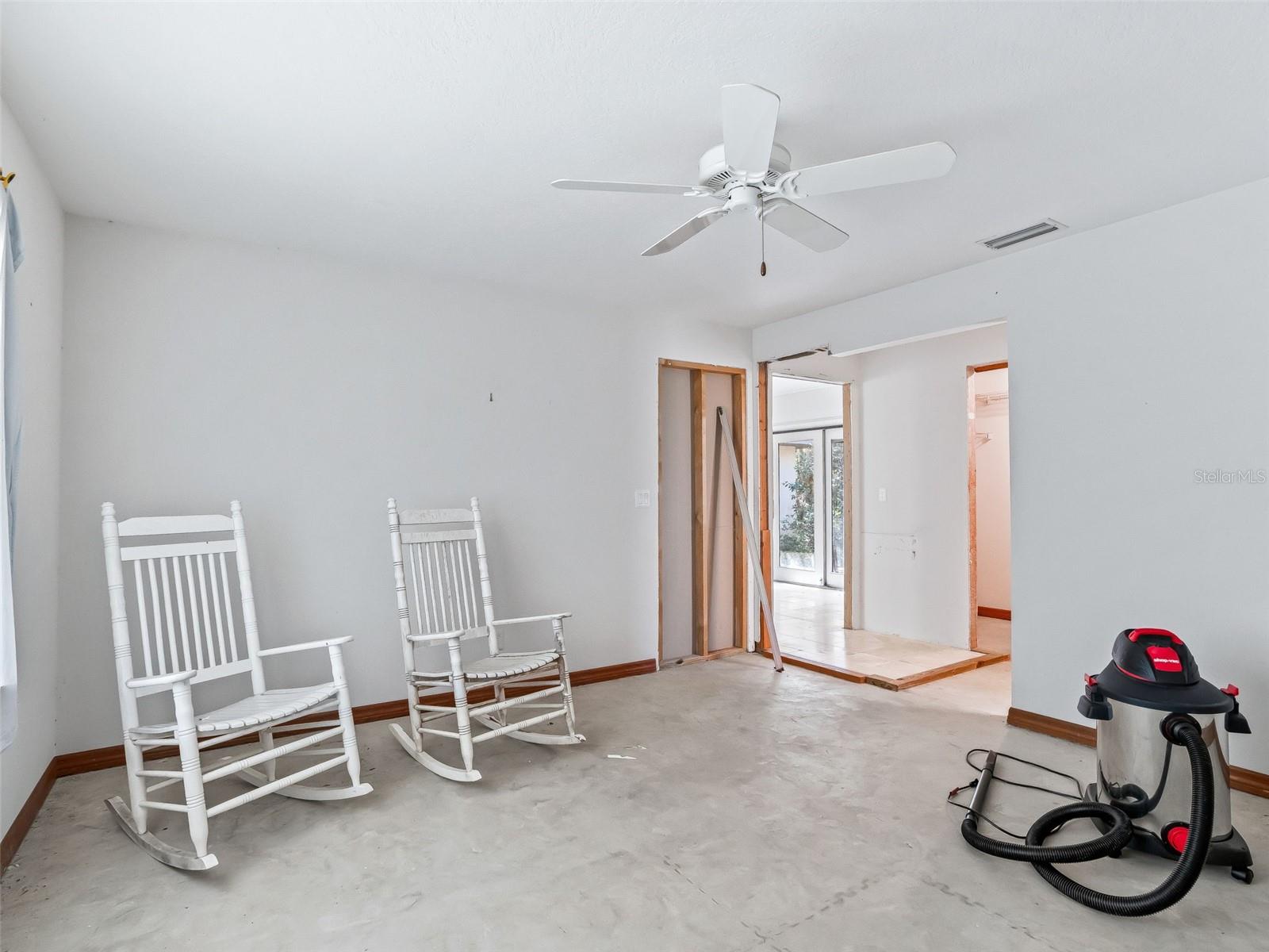 ROCK HOLLOW ESTATE - Residential