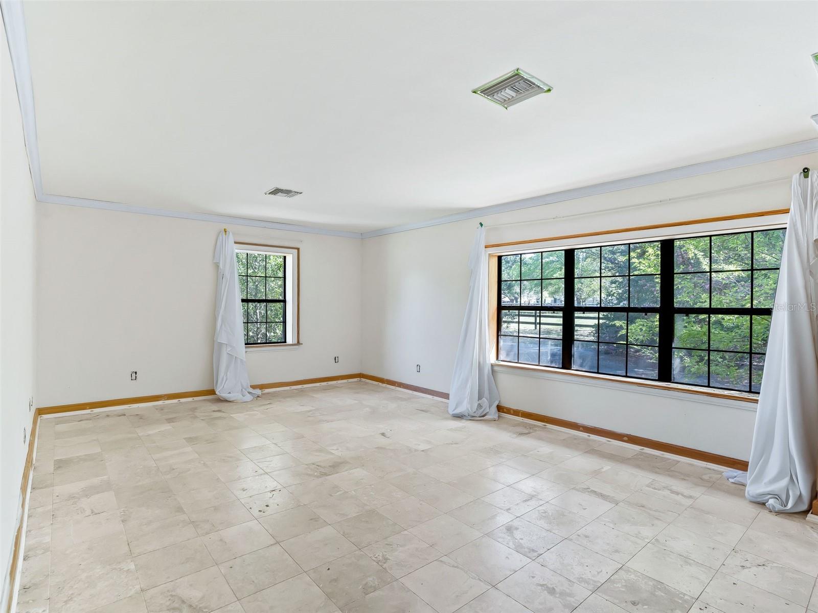 ROCK HOLLOW ESTATE - Residential