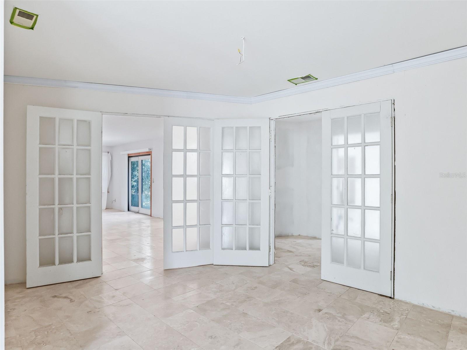 ROCK HOLLOW ESTATE - Residential