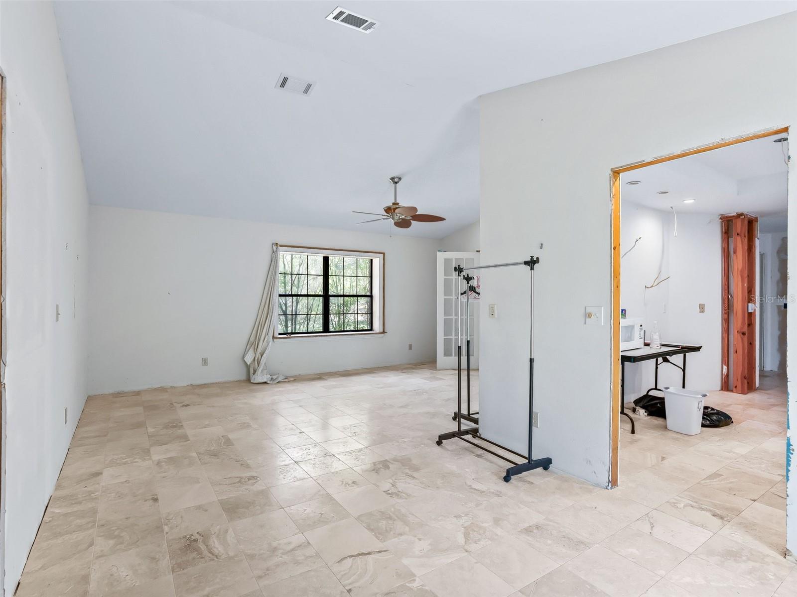 ROCK HOLLOW ESTATE - Residential